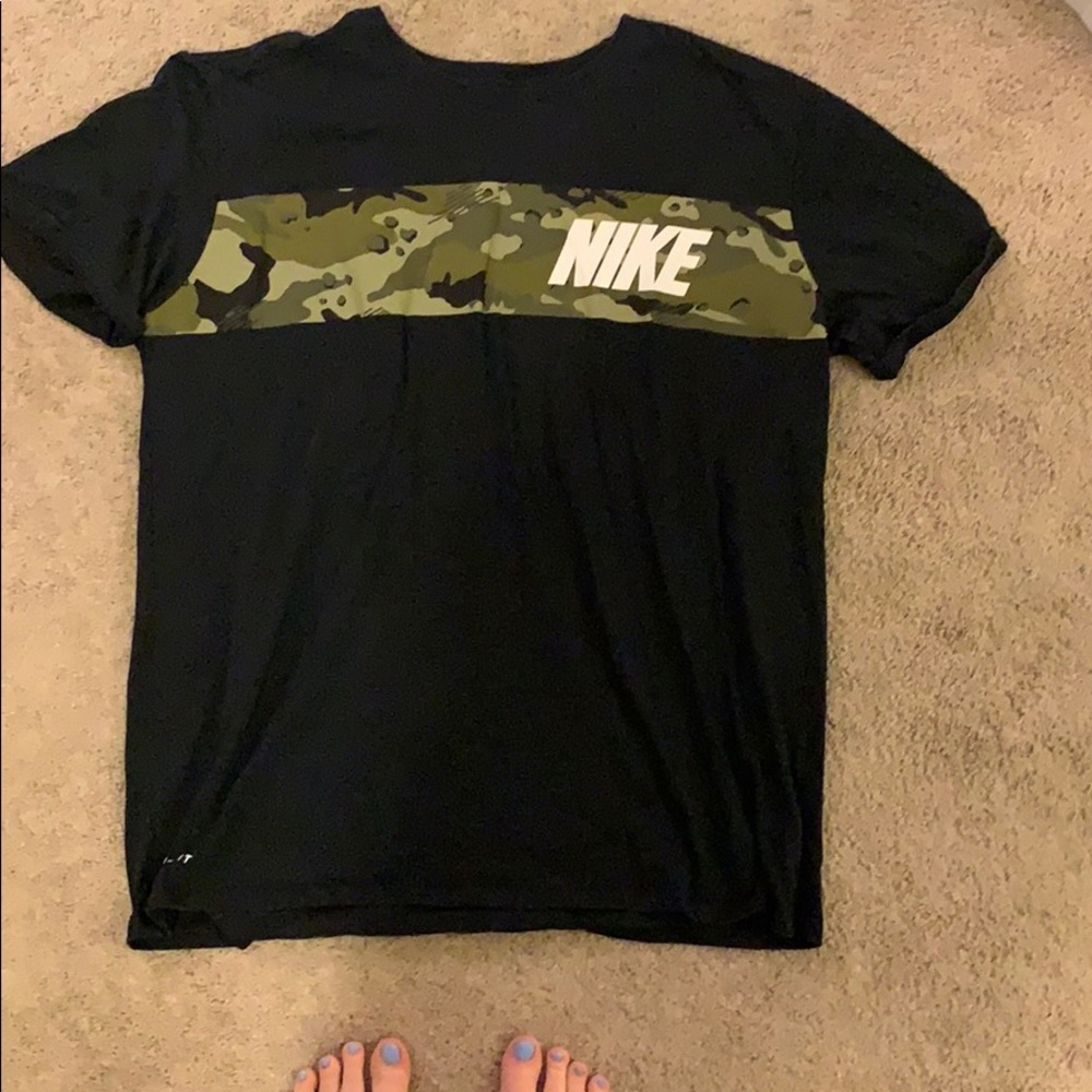 Men’s camo stripe Nike shirt